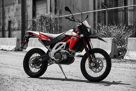 Лучшие советы по выбору аккумулятора для Aprilia 450: не попадайтесь на уловки продавцов и наслаждайтесь поездками!