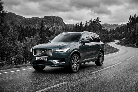 Как выбрать идеальный аккумулятор для Volvo XC90: размеры, емкость и полярность на примере разных поколений