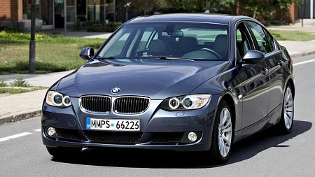 Как правильно выбрать аккумулятор для BMW 3er V (E9x) 318i: советы по характеристикам и эксплуатации