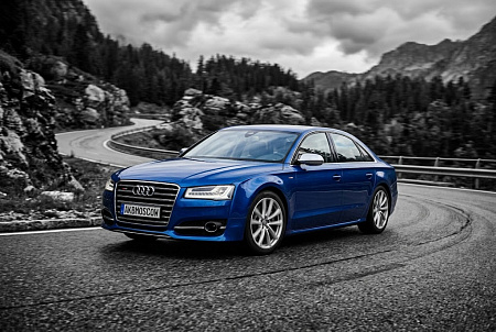 Как выбрать идеальный аккумулятор для Audi V8: советы по характеристикам и предотвращению ошибок