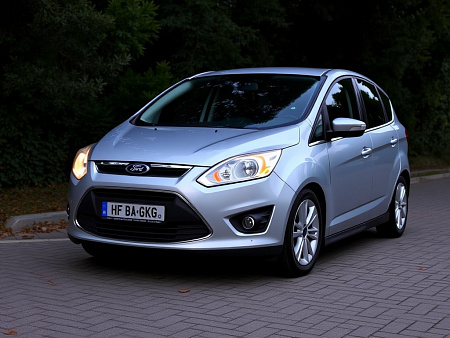 Как правильно выбрать аккумулятор для Ford C-MAX II: советы по емкости, пусковому току и особенностям эксплуатации