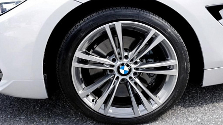 Как выбрать аккумулятор для BMW 4: советы по замене и эксплуатации для надежной работы в любых условиях