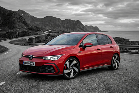 Как выбрать идеальный аккумулятор для Volkswagen Golf GTI: Советы по емкости, размеру и полярности для надежной работы в любых условиях