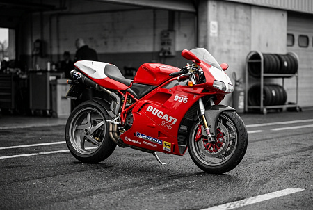 Как выбрать идеальный аккумулятор для Ducati 996: все секреты и ключевые характеристики для надежного старта