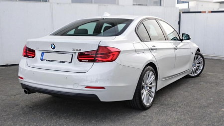 Как выбрать идеальный аккумулятор для вашего BMW 3er VI (F3x): советы и рекомендации для надежной работы автомобиля