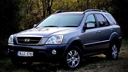 Как выбрать надёжный аккумулятор для Kia Sorento I Рестайлинг 2006–2011: рекомендации по ёмкости, пусковому току и эксплуатации