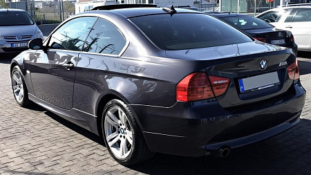 Как выбрать идеальный аккумулятор для BMW 330i E9x: советы по емкости, пусковому току и долговечности