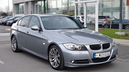 Как выбрать идеальный аккумулятор для BMW 3er V (E9x): советы по емкости, пусковому току и эксплуатации