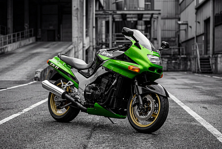Как правильно выбрать аккумулятор для Kawasaki Ninja ZX‑11 / ZZ‑R1100: советы по характеристикам и установке