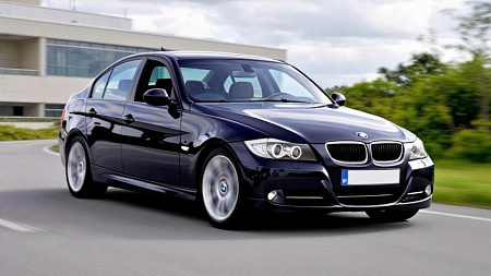 Как выбрать надежный аккумулятор для BMW 3er E9x 320i: ключевые характеристики и советы по замене