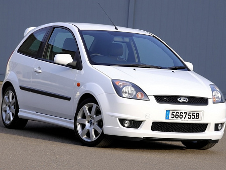 Как правильно выбрать аккумулятор для Ford Fiesta ST 2004-2005: советы по емкости, пусковому току и полярности для надежного старта в любых условиях