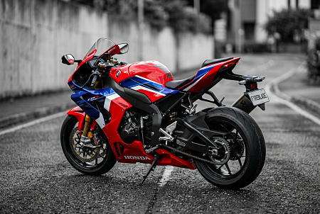 Как выбрать идеальный аккумулятор для мото HONDA 1000: советы и рекомендации по характеристикам и совместимости