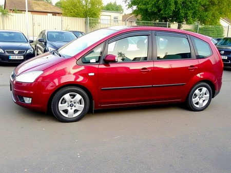 Как правильно выбрать аккумулятор для Ford C-MAX I 2003-2007: советы по характеристикам и замене