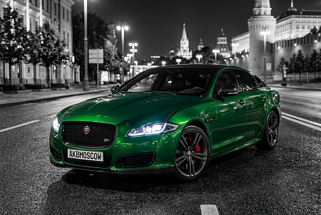 Как выбрать идеальный аккумулятор для Jaguar XJR: советы по емкости, полярности и размерам для надежного запуска в любую погоду