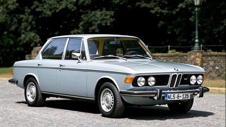 Как выбрать идеальный аккумулятор для BMW 5er I (E12): советы по замене и уходу за классическим автомобилем