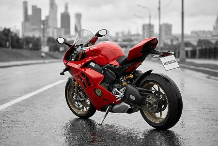 Как правильно выбрать аккумулятор для Ducati Panigale V4 S: советы и рекомендации для надежного старта и работы электроники