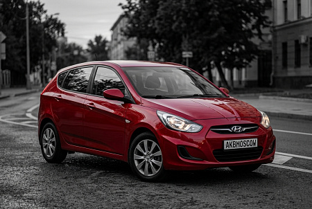 Как выбрать идеальный аккумулятор для Hyundai Accent IV 2010-2019: размеры, пусковой ток и советы для владельцев