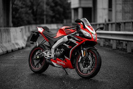 Как правильно выбрать аккумулятор для мотоцикла Aprilia 125: надежные советы и проверенные характеристики